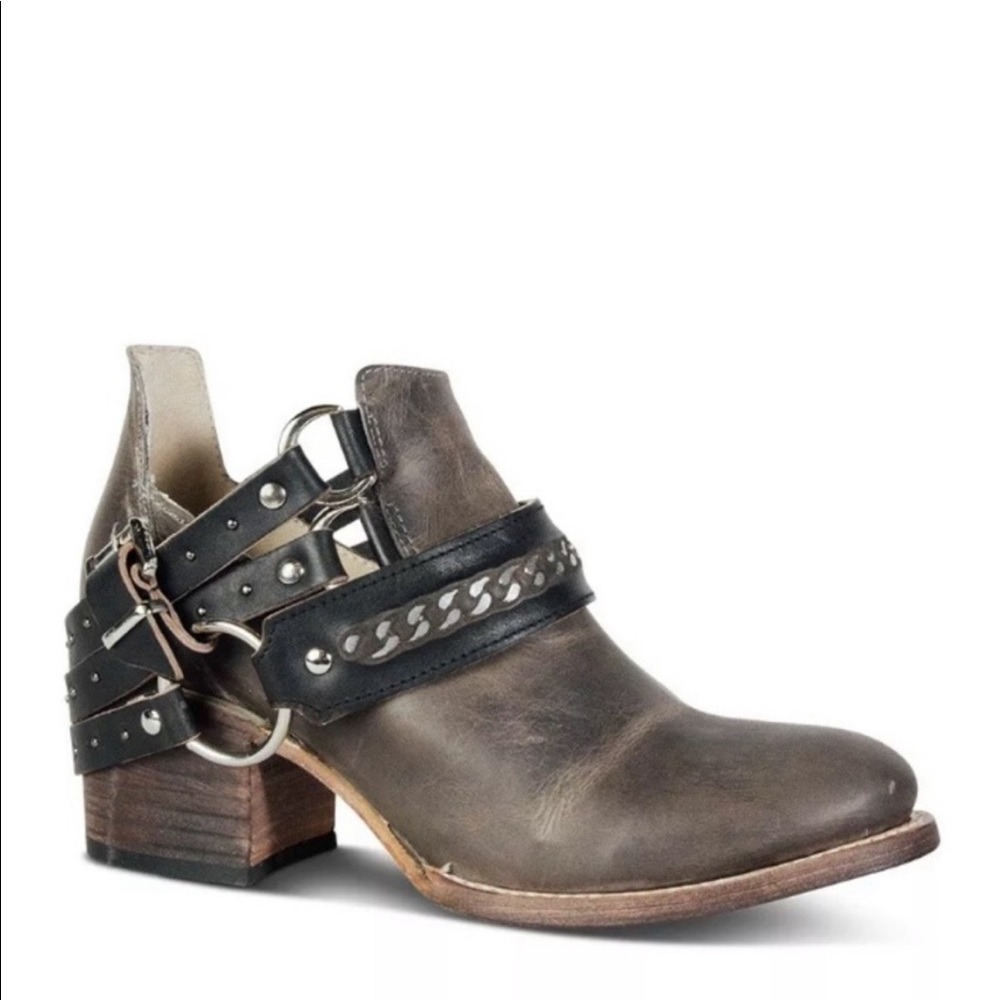 Freebird Steven .. Colten size 12.  Color: Stone